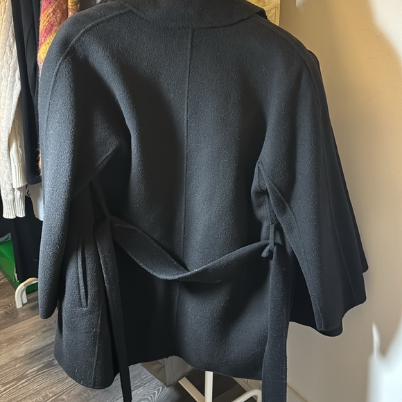 VINCE - Black fine wool belted coat - Picture 4 of 5